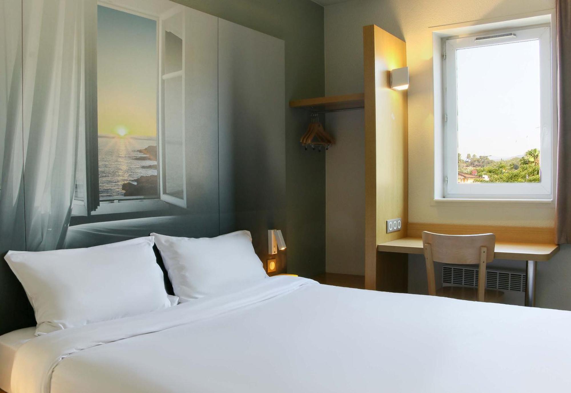 B&B Hotel Frejus ロクブリューヌ・シュル・アルジャン エクステリア 写真